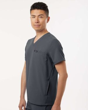 Jaanuu Men's Platt 3-Pocket Scrub V-Neck Top - Image 11